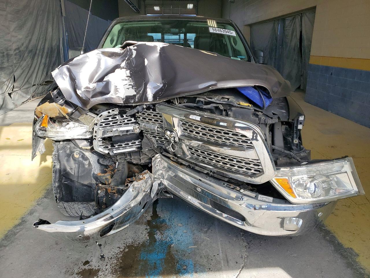 2015 RAM 1500 LARAMIE photo 5