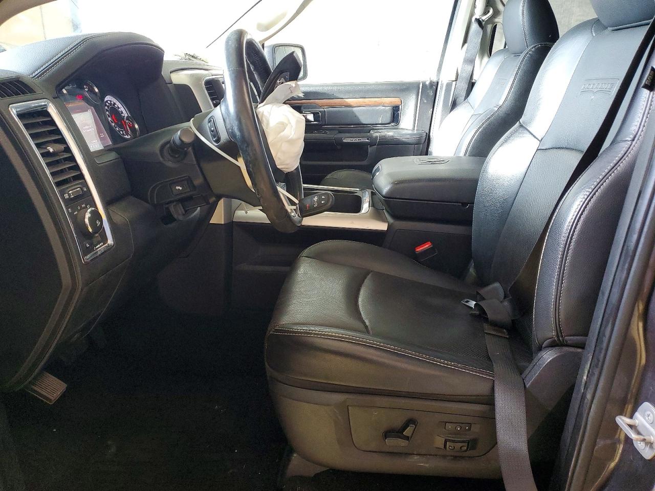2015 RAM 1500 LARAMIE photo 7