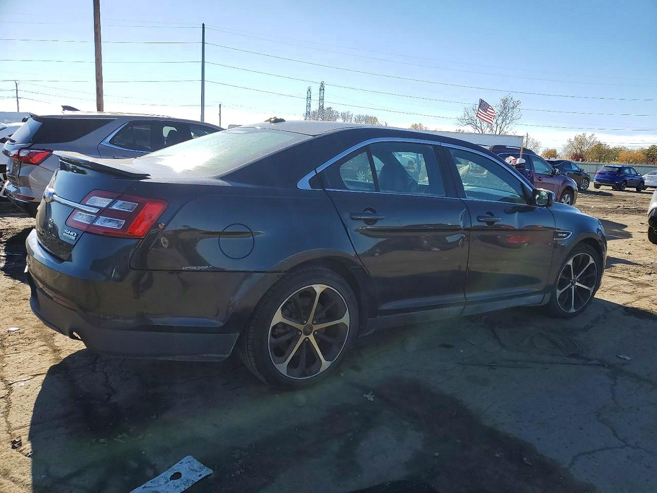 2015 FORD TAURUS SHO photo 3