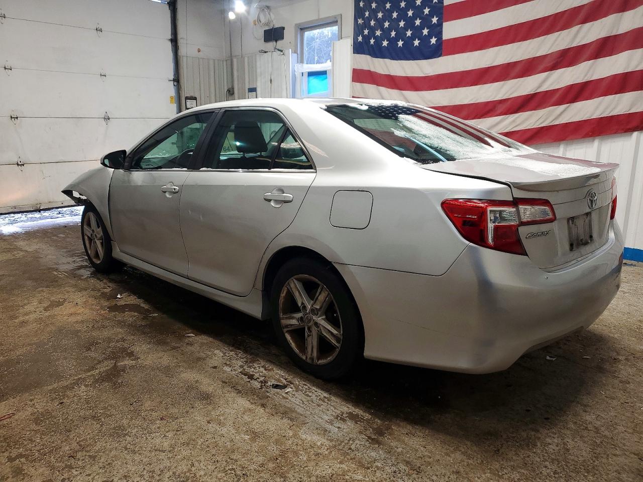 2014 TOYOTA CAMRY L photo 2