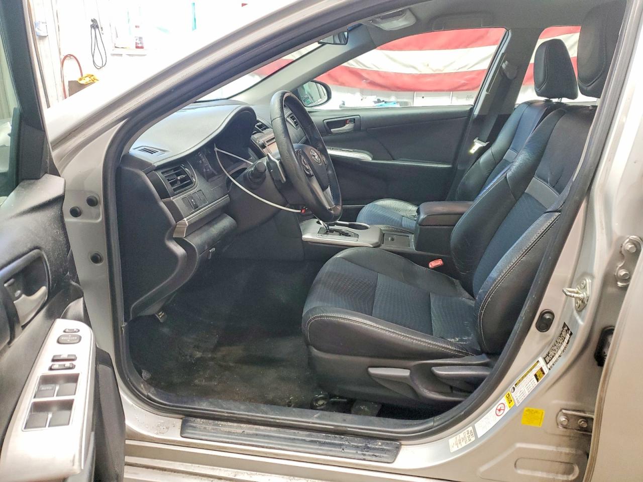 2014 TOYOTA CAMRY L photo 7