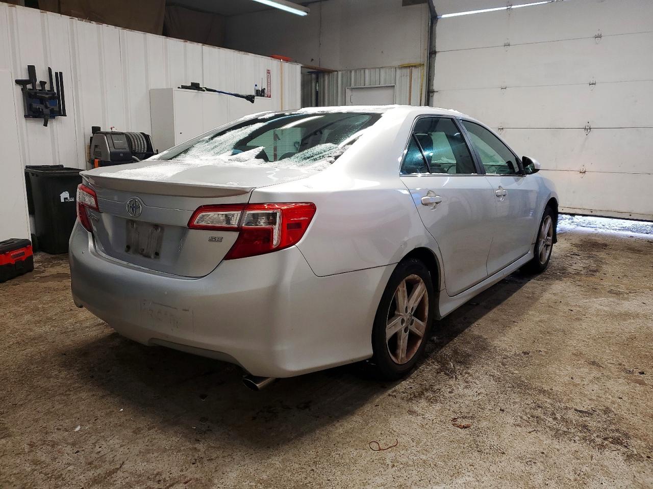 2014 TOYOTA CAMRY L photo 3