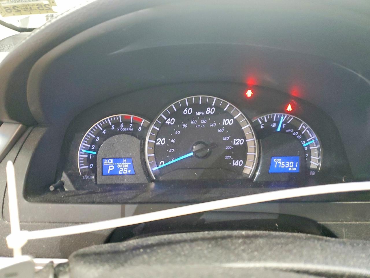 2014 TOYOTA CAMRY L photo 9