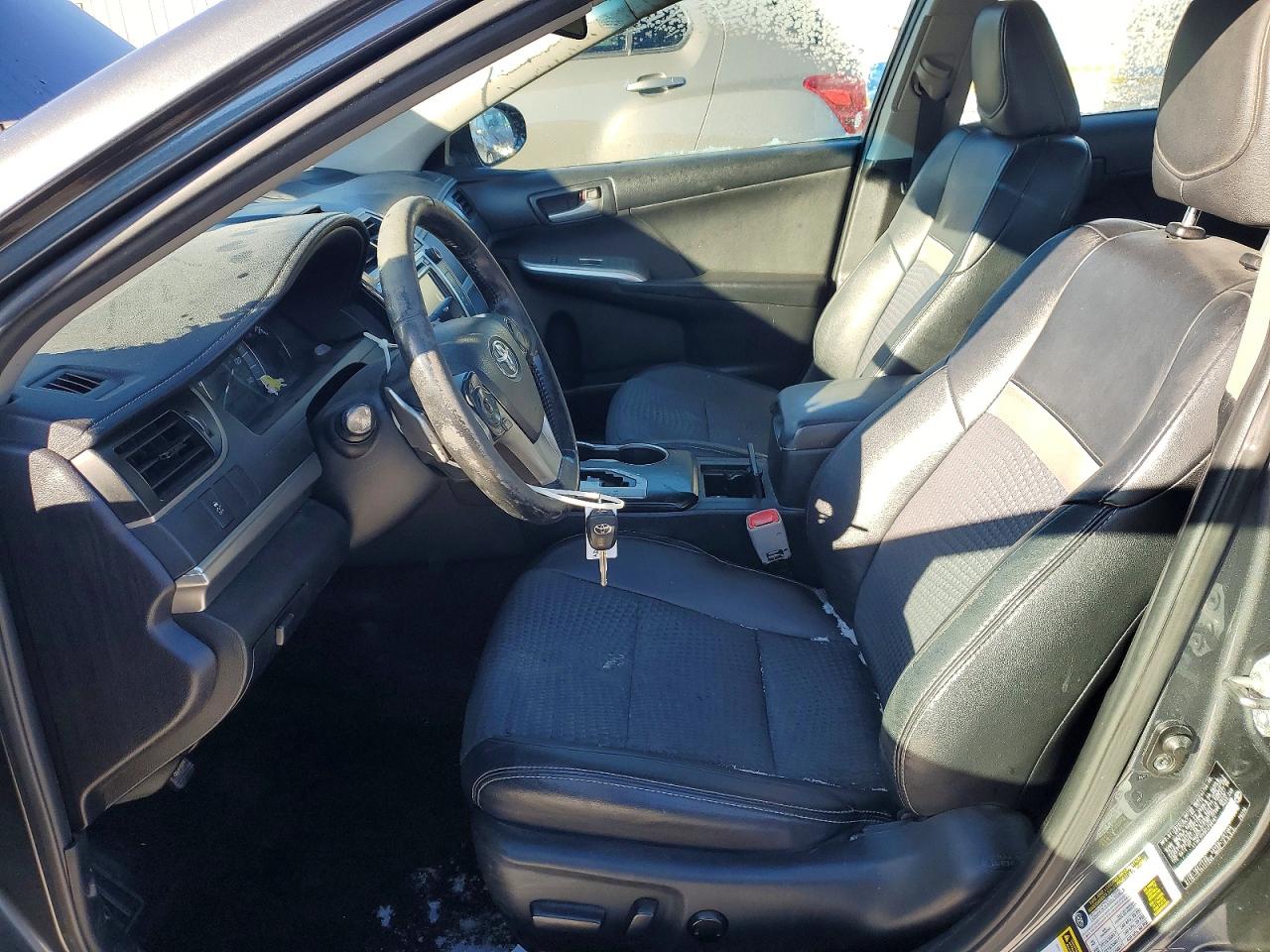 2014 TOYOTA CAMRY L photo 19