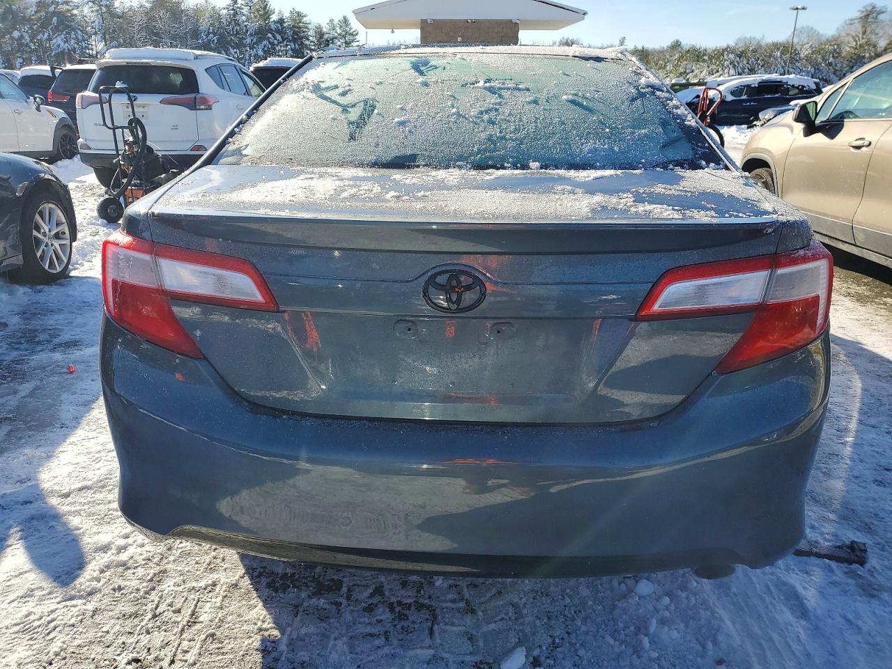 2014 TOYOTA CAMRY L photo 16