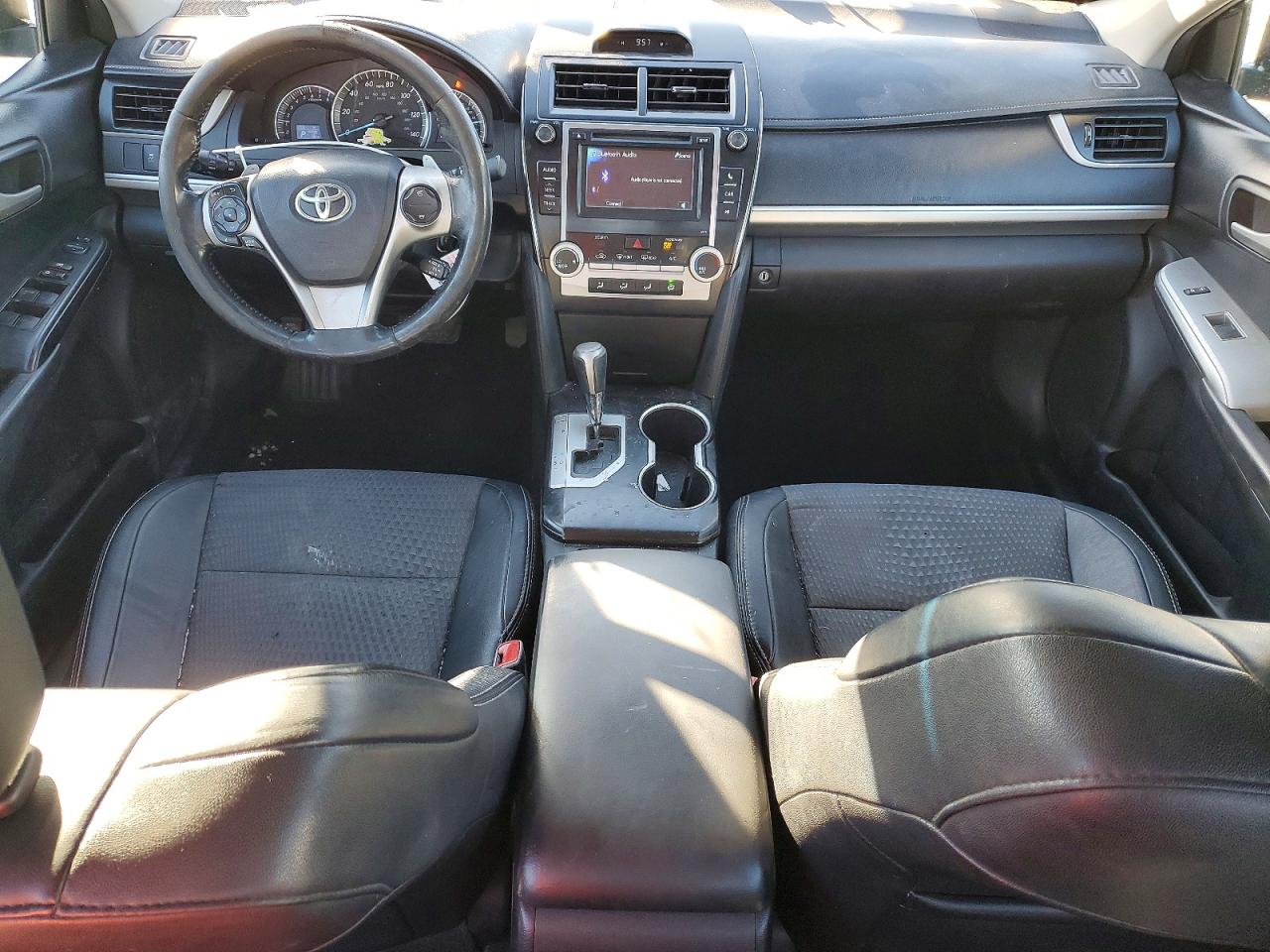 2014 TOYOTA CAMRY L photo 22