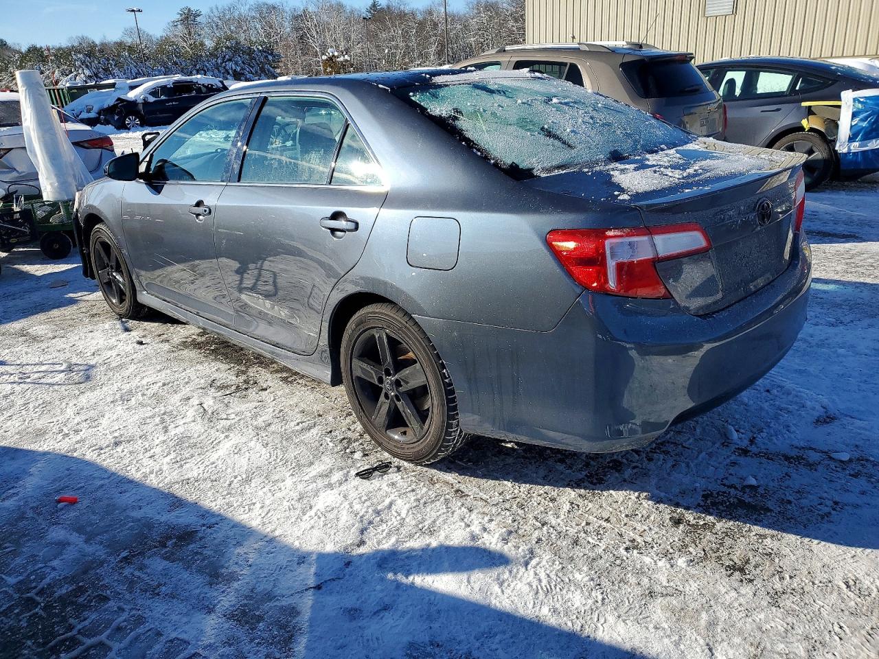 2014 TOYOTA CAMRY L photo 4