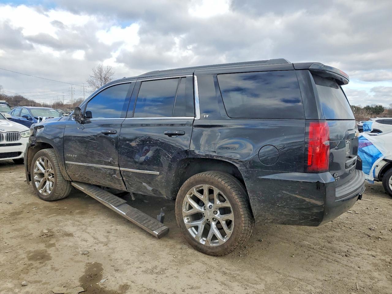 2017 CHEVROLET TAHOE K1500 LT photo 2