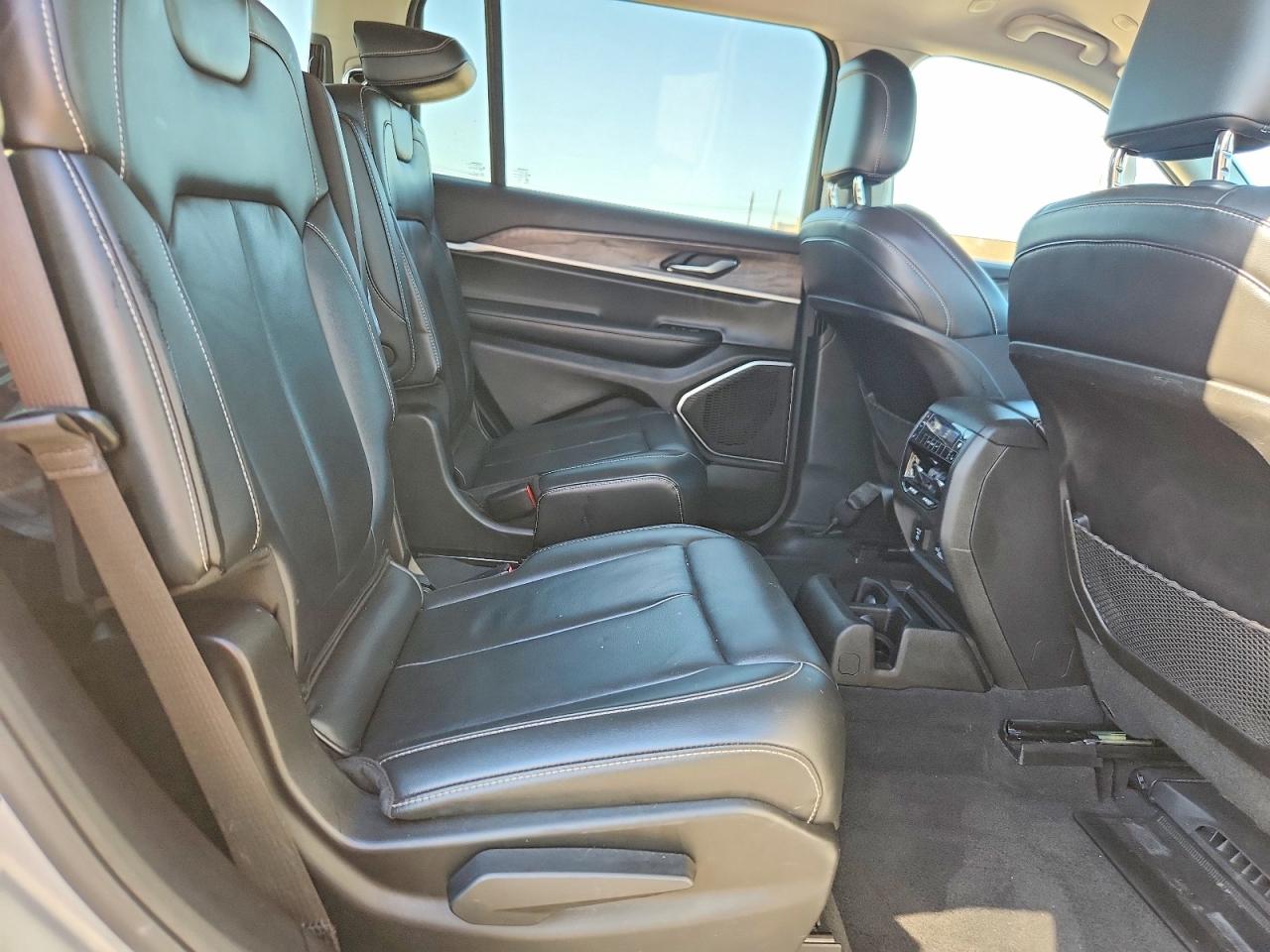2022 JEEP GRAND CHEROKEE L LIMITED photo 11