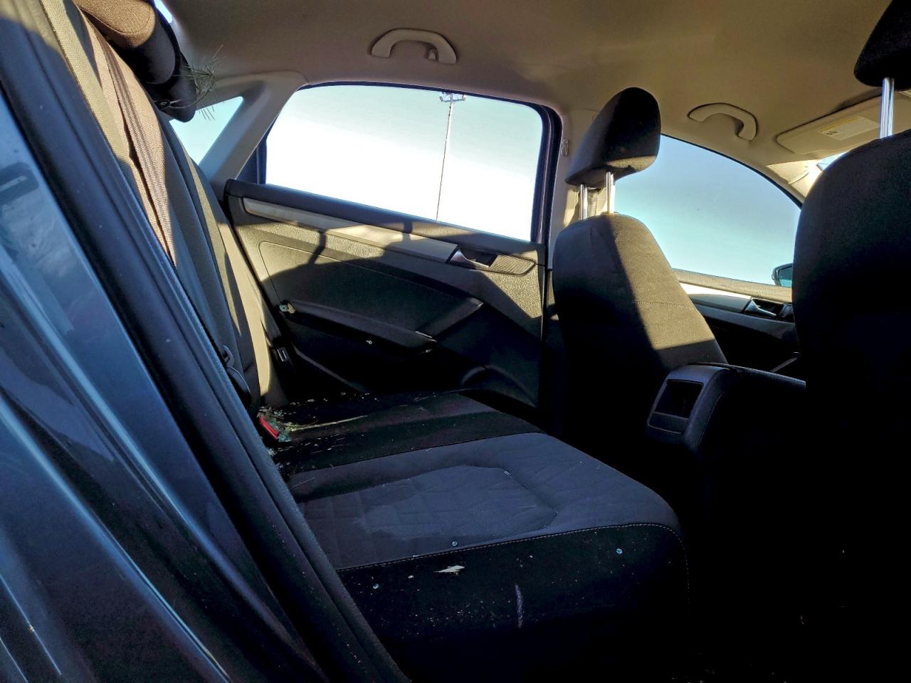 2020 VOLKSWAGEN PASSAT S photo 19