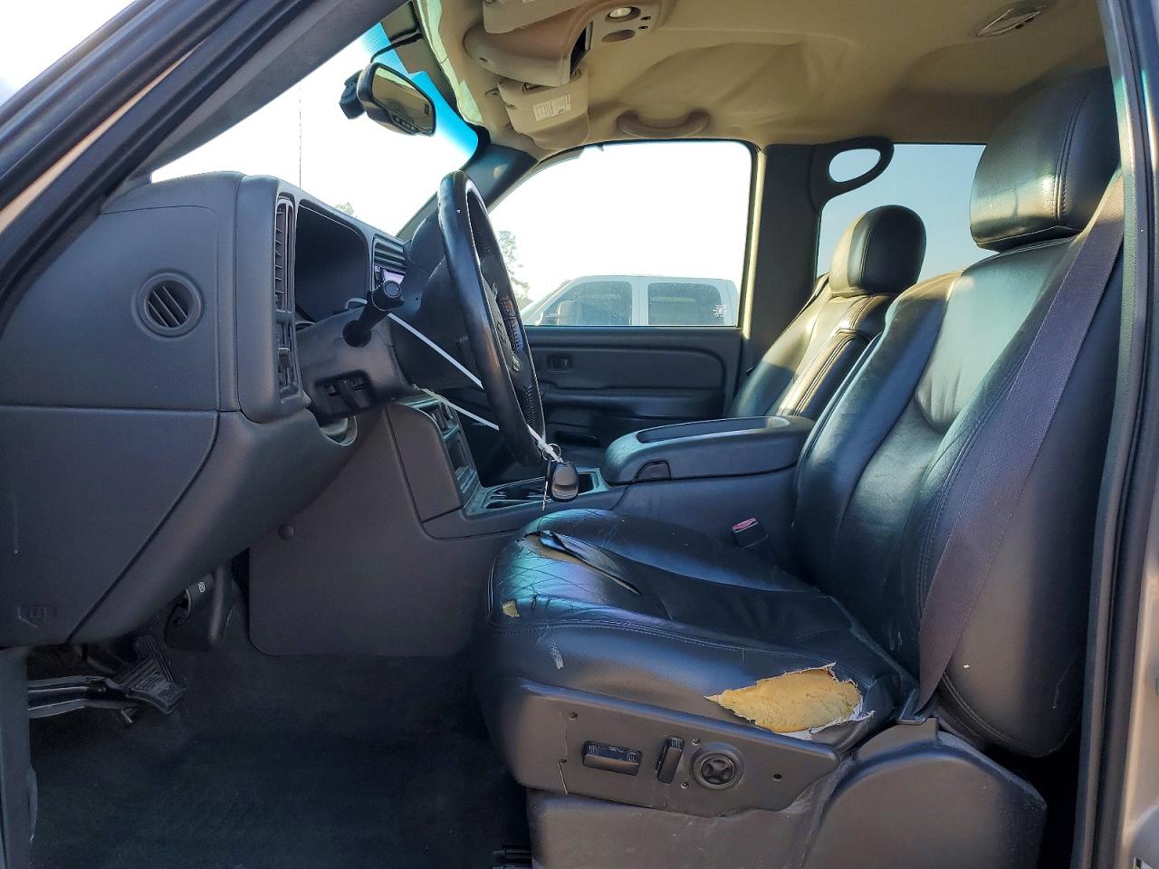 2004 CHEVROLET SILVERADO C1500 photo 7