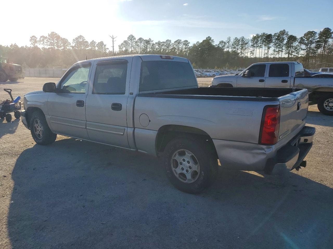 2004 CHEVROLET SILVERADO C1500 photo 2