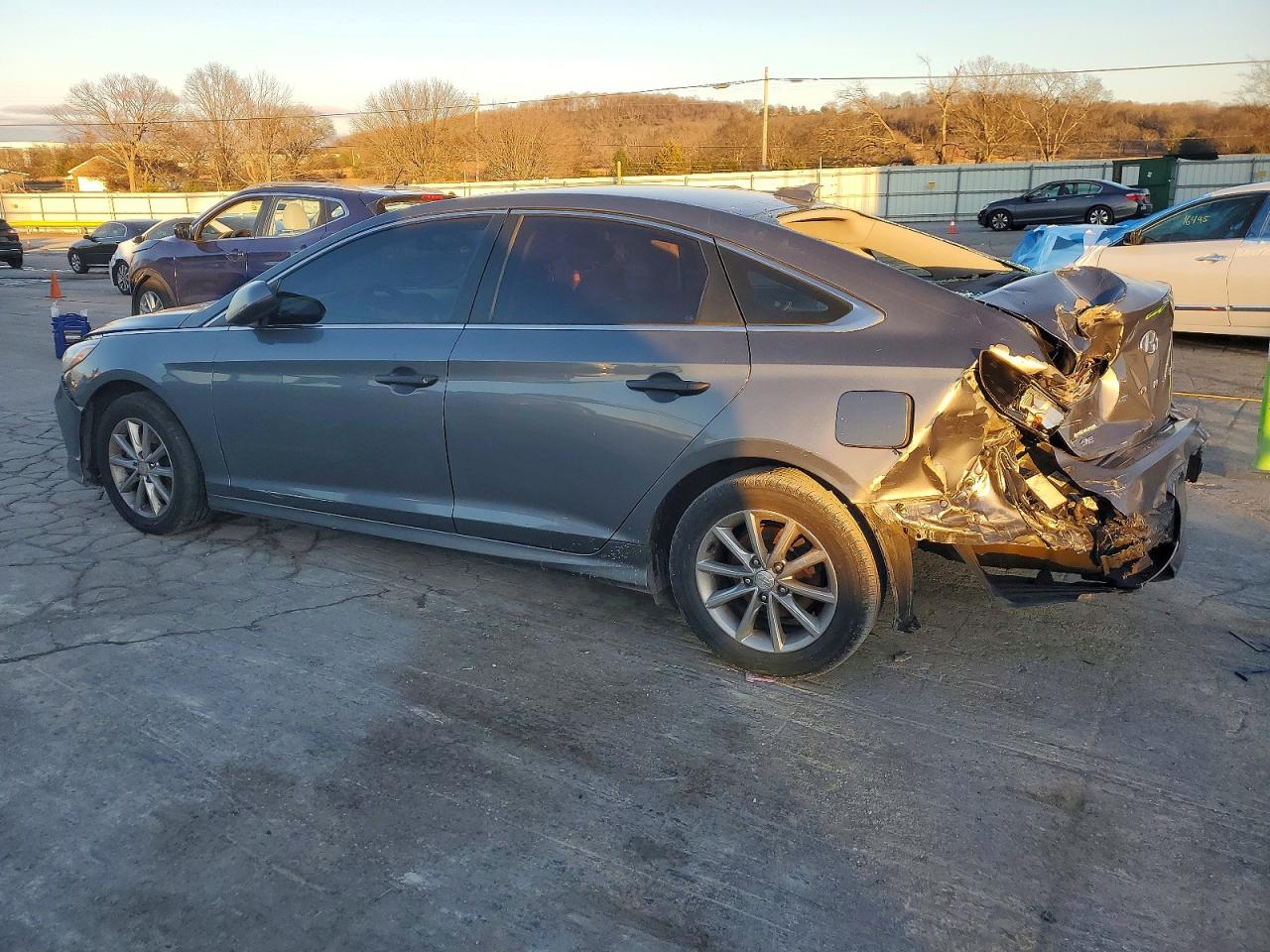 2018 HYUNDAI SONATA SE photo 2