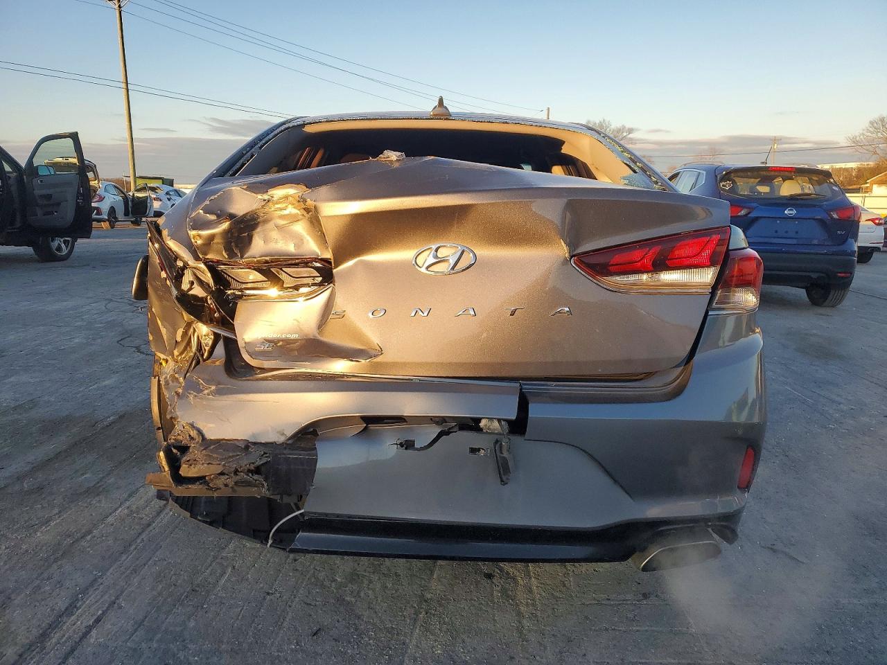 2018 HYUNDAI SONATA SE photo 6