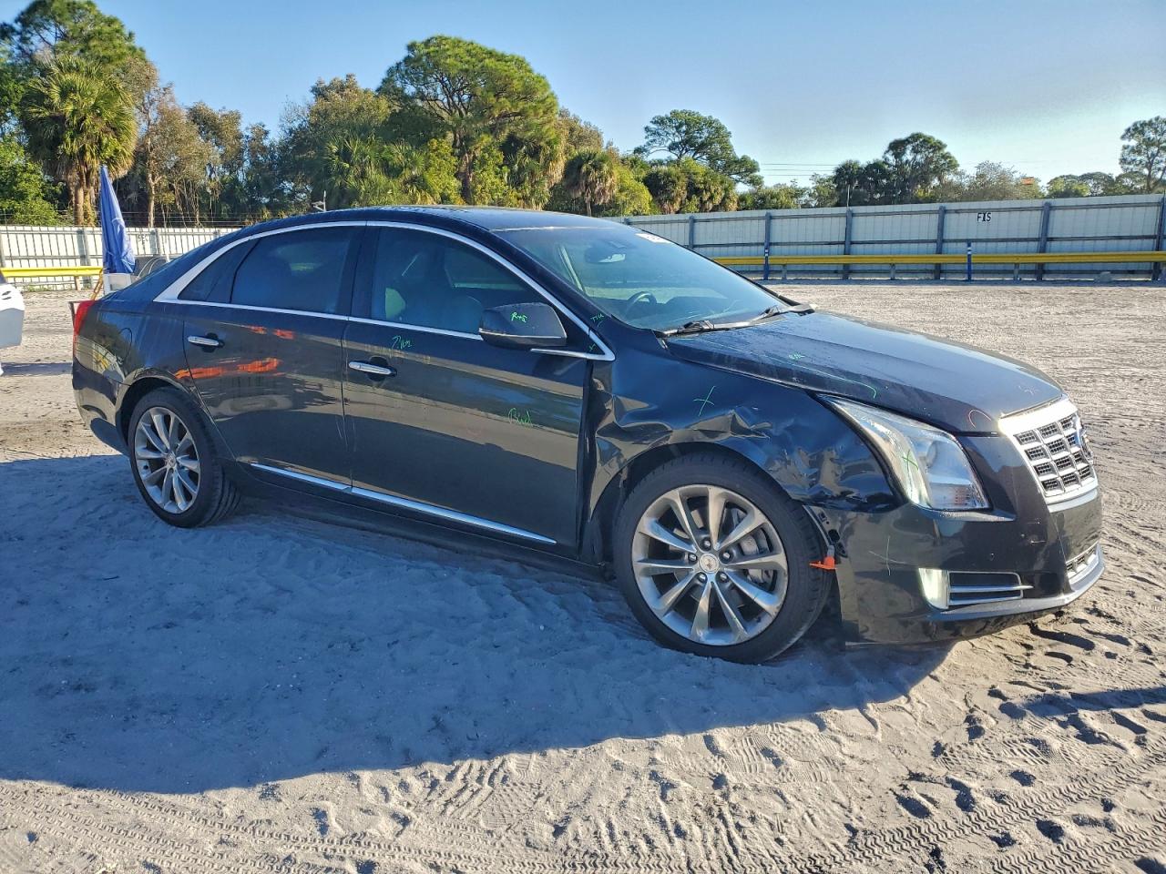 2013 CADILLAC XTS LUXURY COLLECTION photo 4