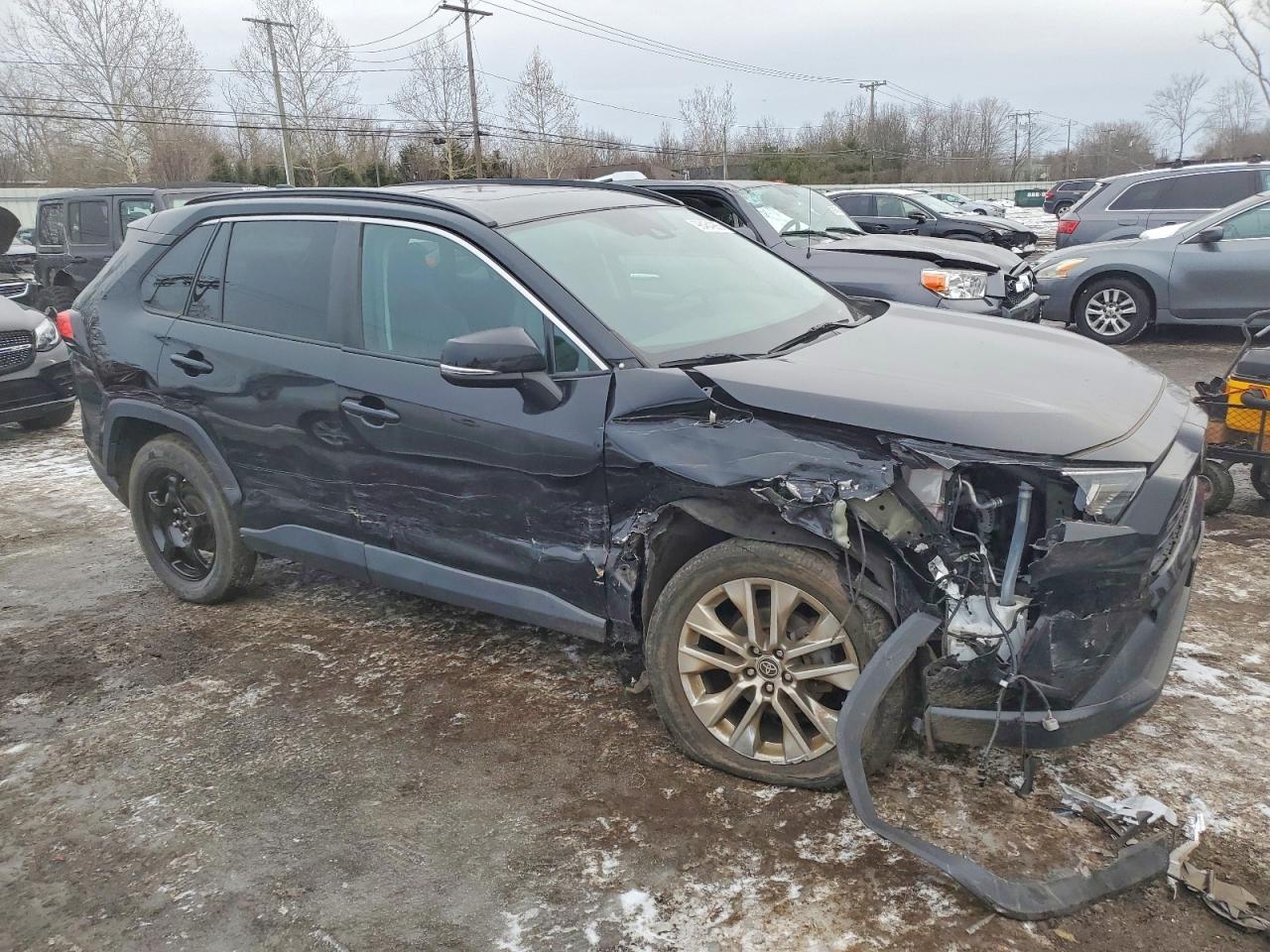 2021 TOYOTA RAV4 XLE PREMIUM photo 4