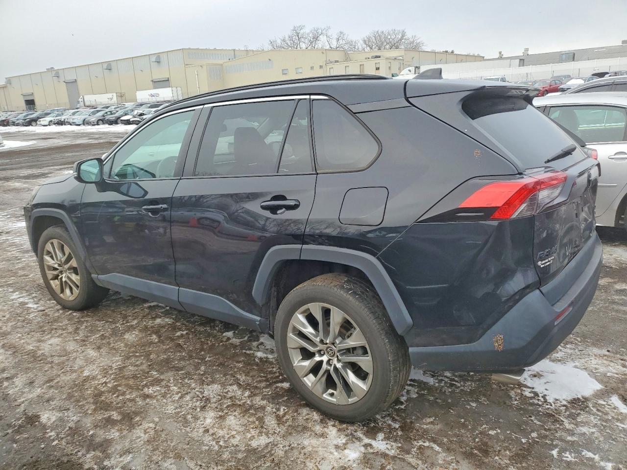 2021 TOYOTA RAV4 XLE PREMIUM photo 2