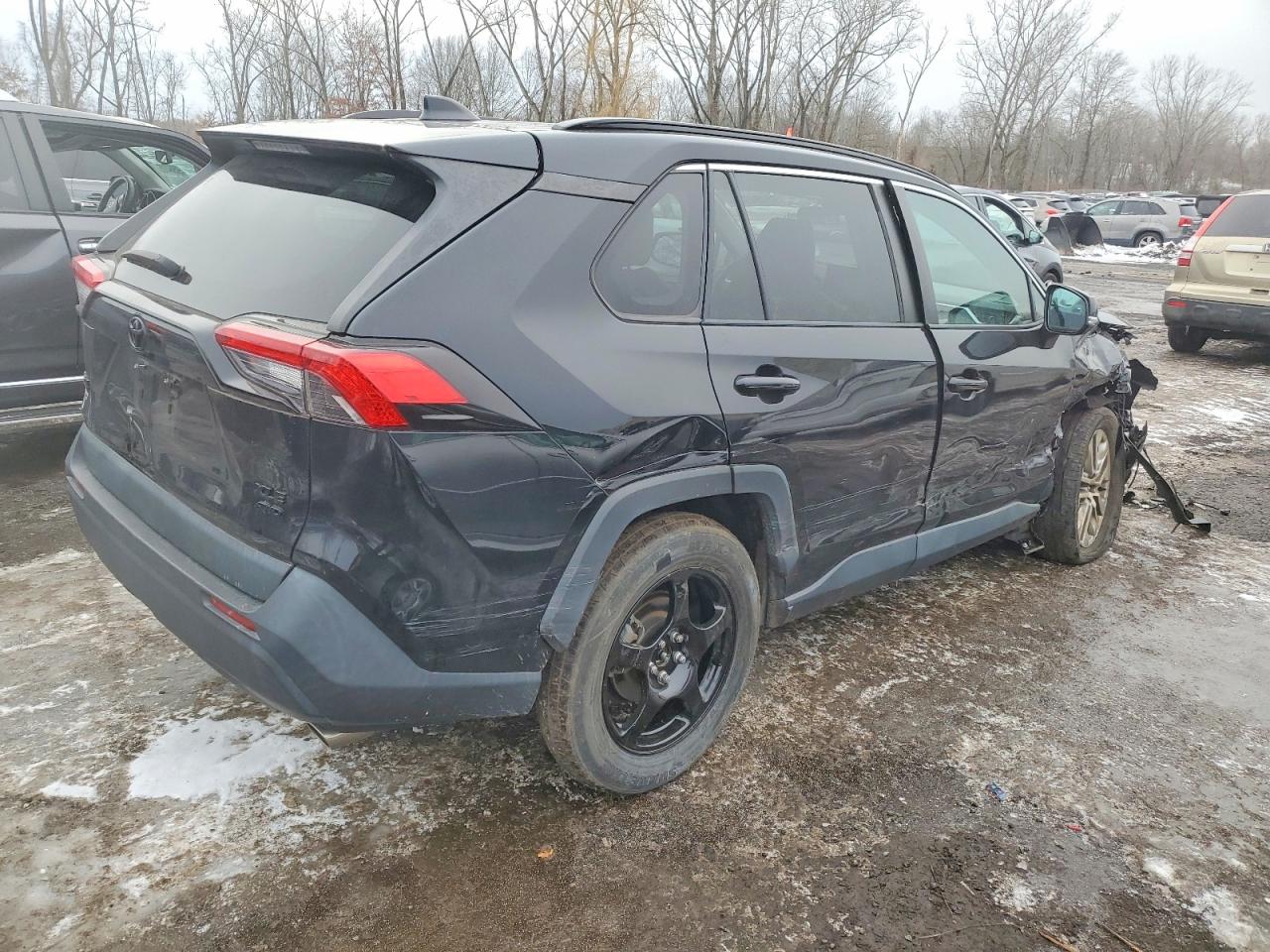 2021 TOYOTA RAV4 XLE PREMIUM photo 3
