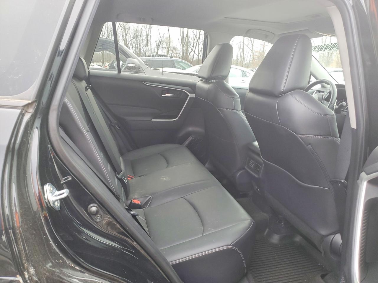 2021 TOYOTA RAV4 XLE PREMIUM photo 11