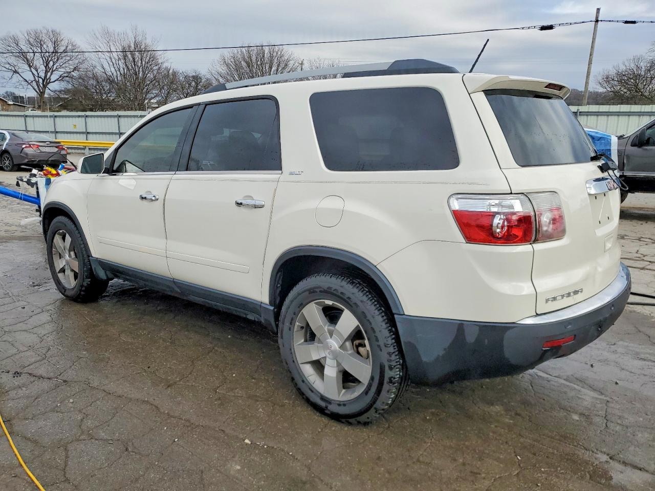 2011 GMC ACADIA SLT-1 photo 2