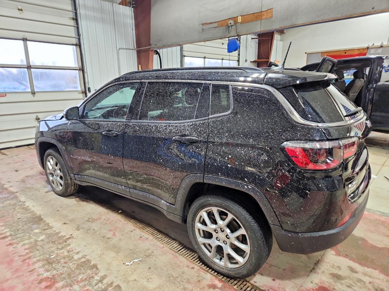 2024 JEEP COMPASS LATITUDE LUX photo 2