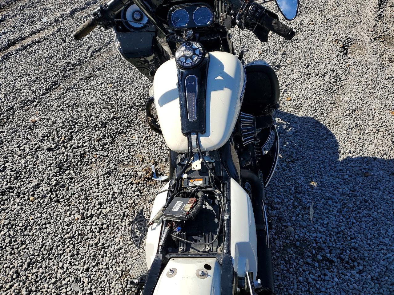 2018 HARLEY-DAVIDSON FLTRXS ROAD GLIDE SPECIAL photo 6