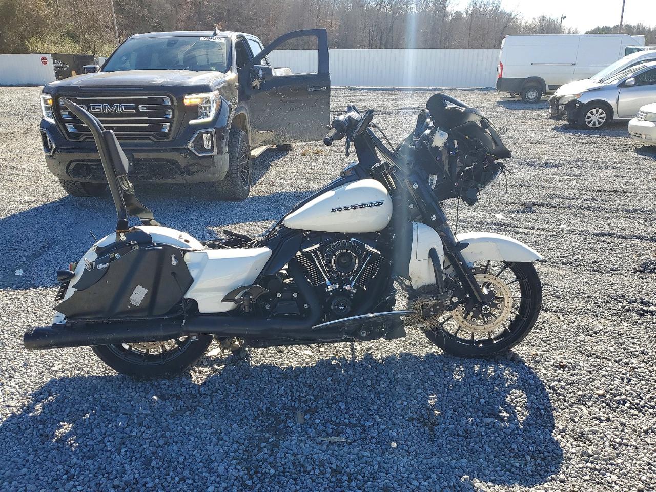 2018 HARLEY-DAVIDSON FLTRXS