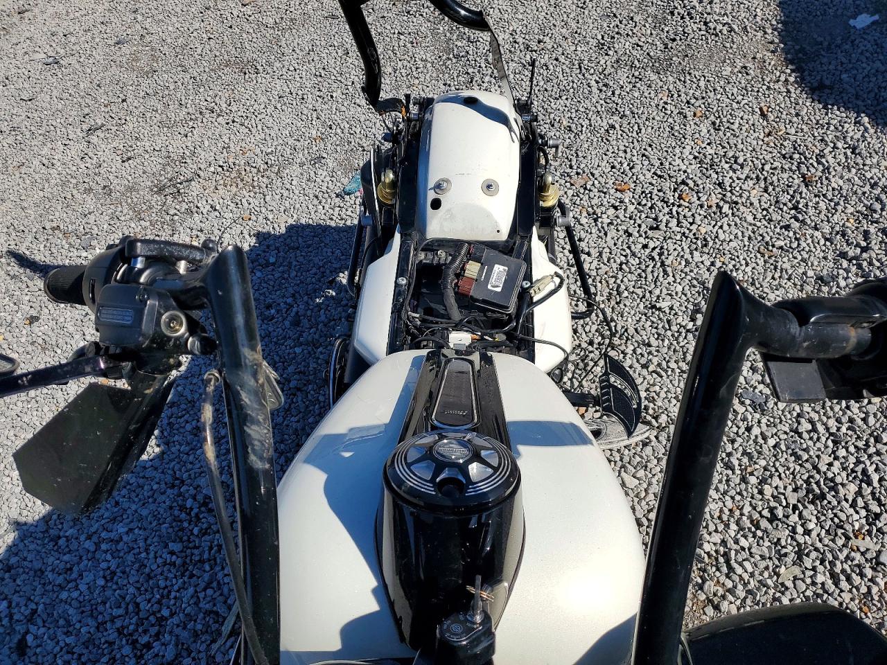 2018 HARLEY-DAVIDSON FLTRXS ROAD GLIDE SPECIAL photo 5