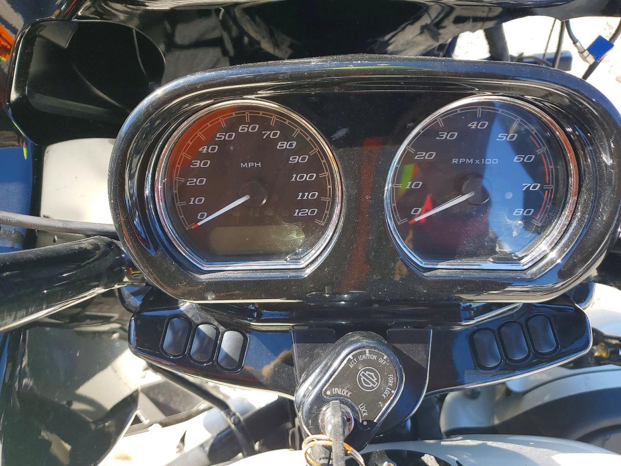2018 HARLEY-DAVIDSON FLTRXS ROAD GLIDE SPECIAL photo 7