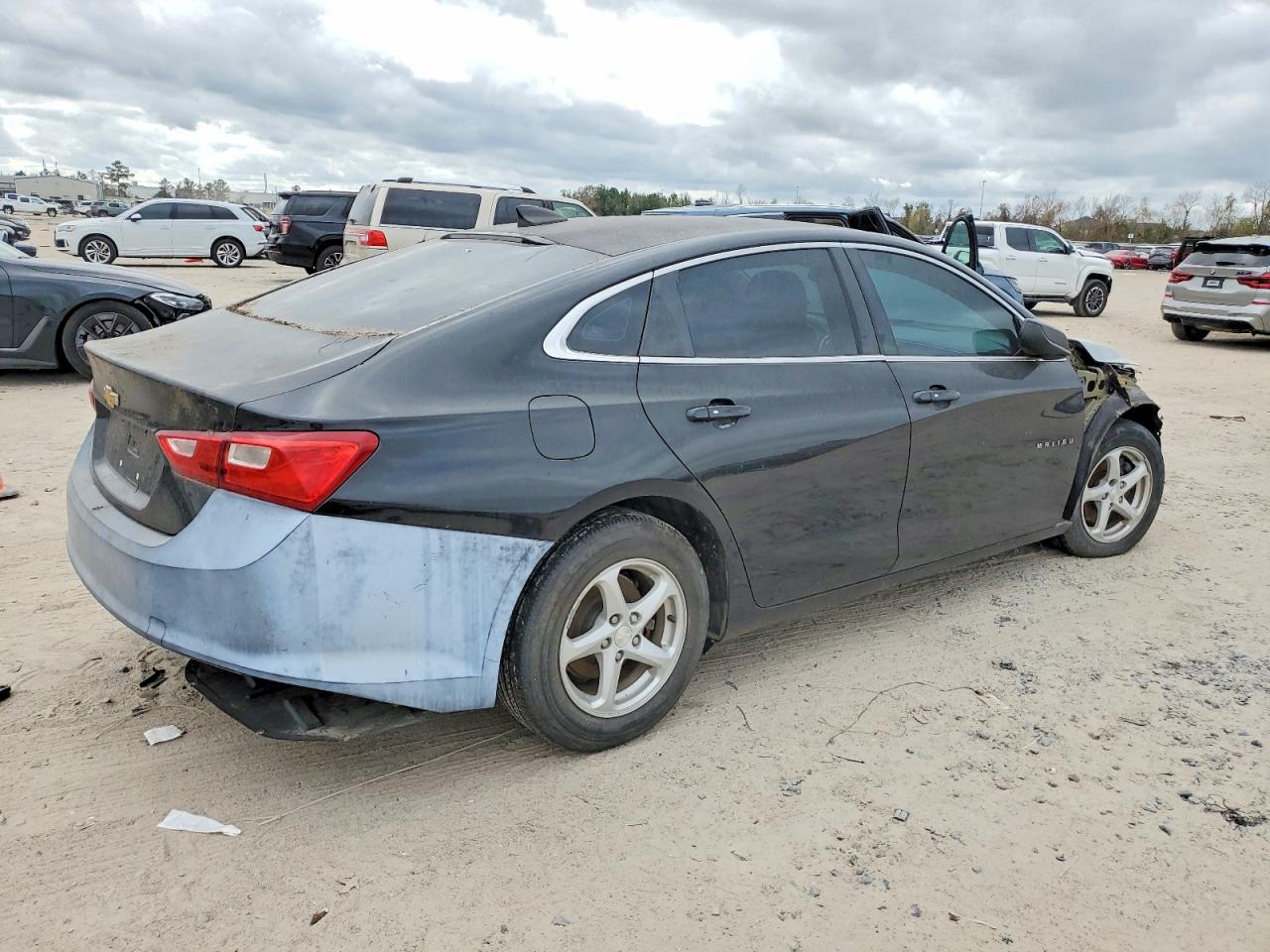 2017 CHEVROLET MALIBU LS photo 3