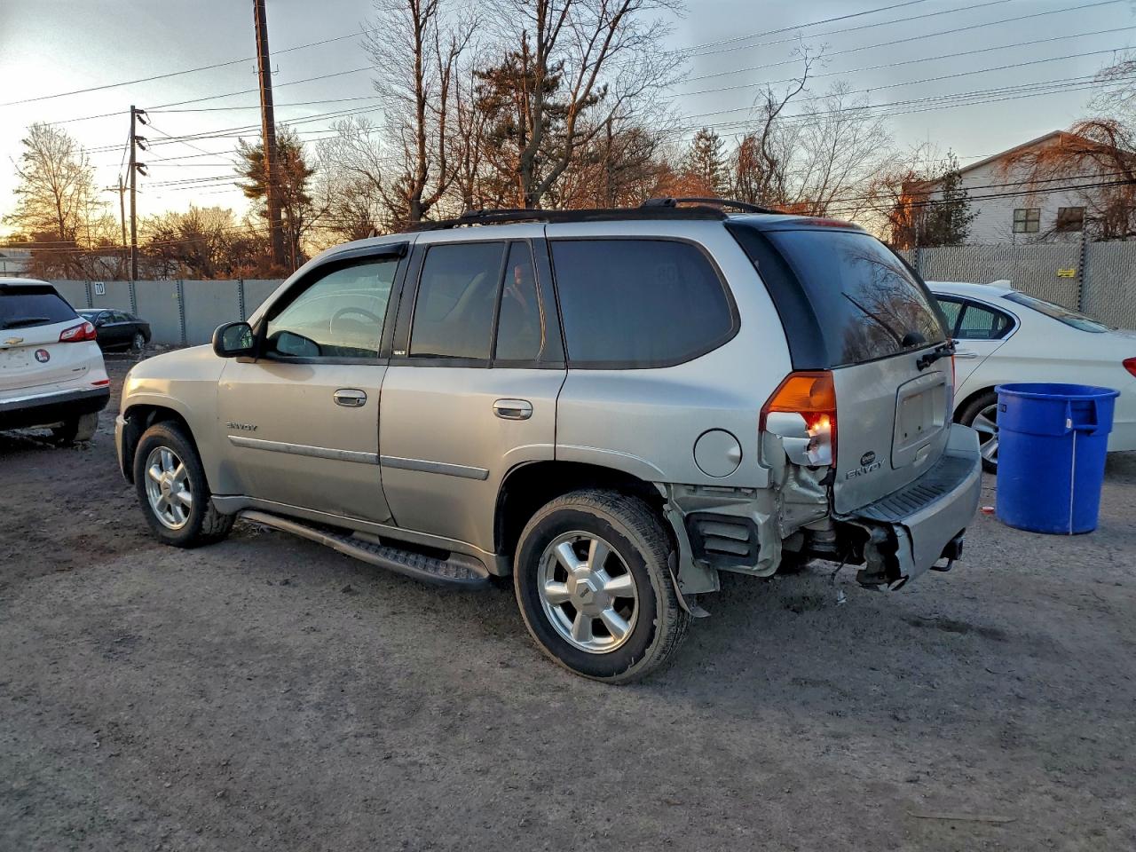 2006 GMC ENVOY photo 2