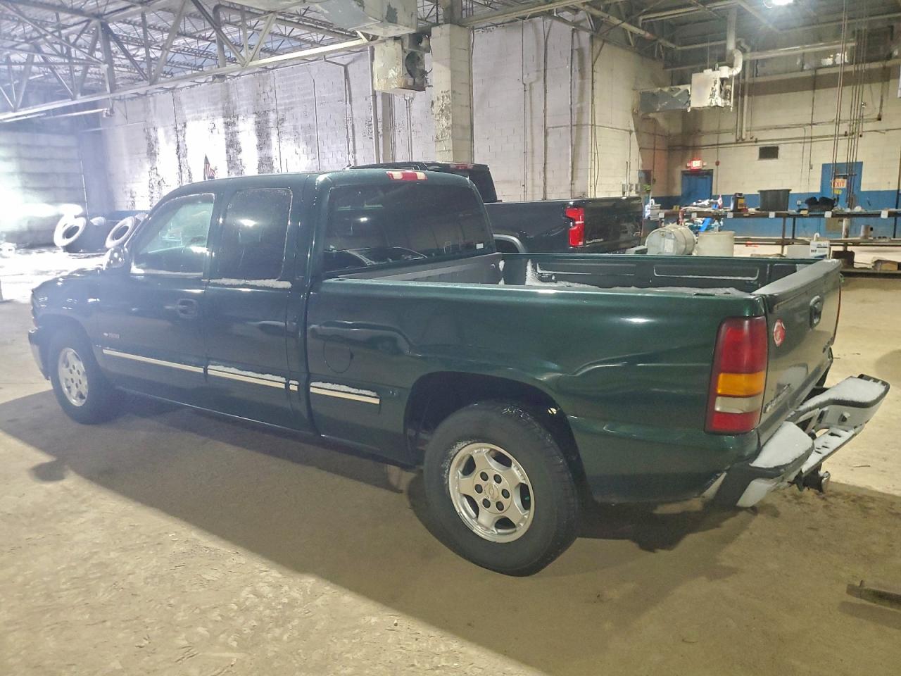 2002 CHEVROLET SILVERADO C1500 photo 4
