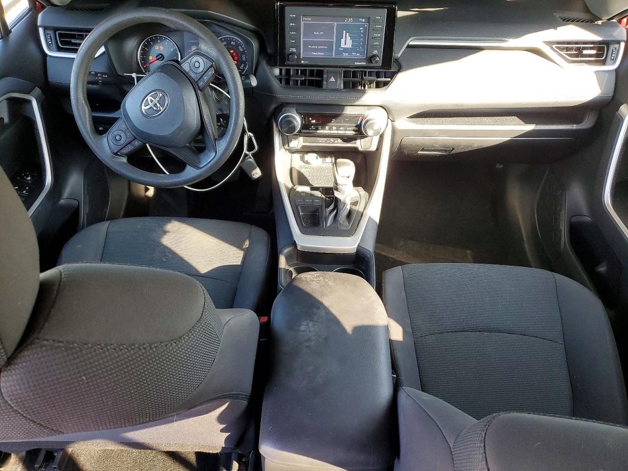 2021 TOYOTA RAV4 LE photo 8