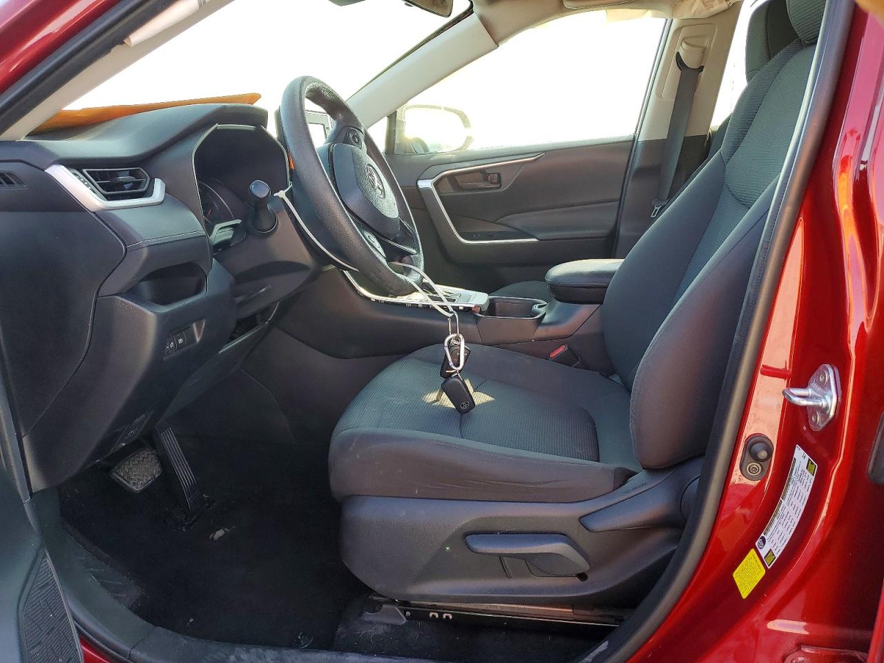 2021 TOYOTA RAV4 LE photo 7
