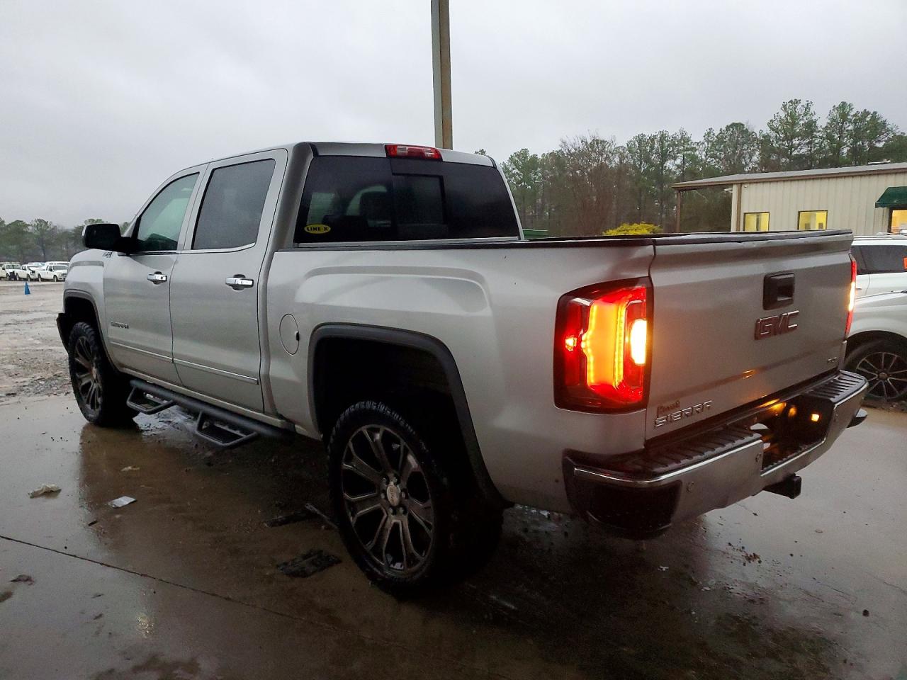2017 GMC SIERRA K1500 SLT photo 2