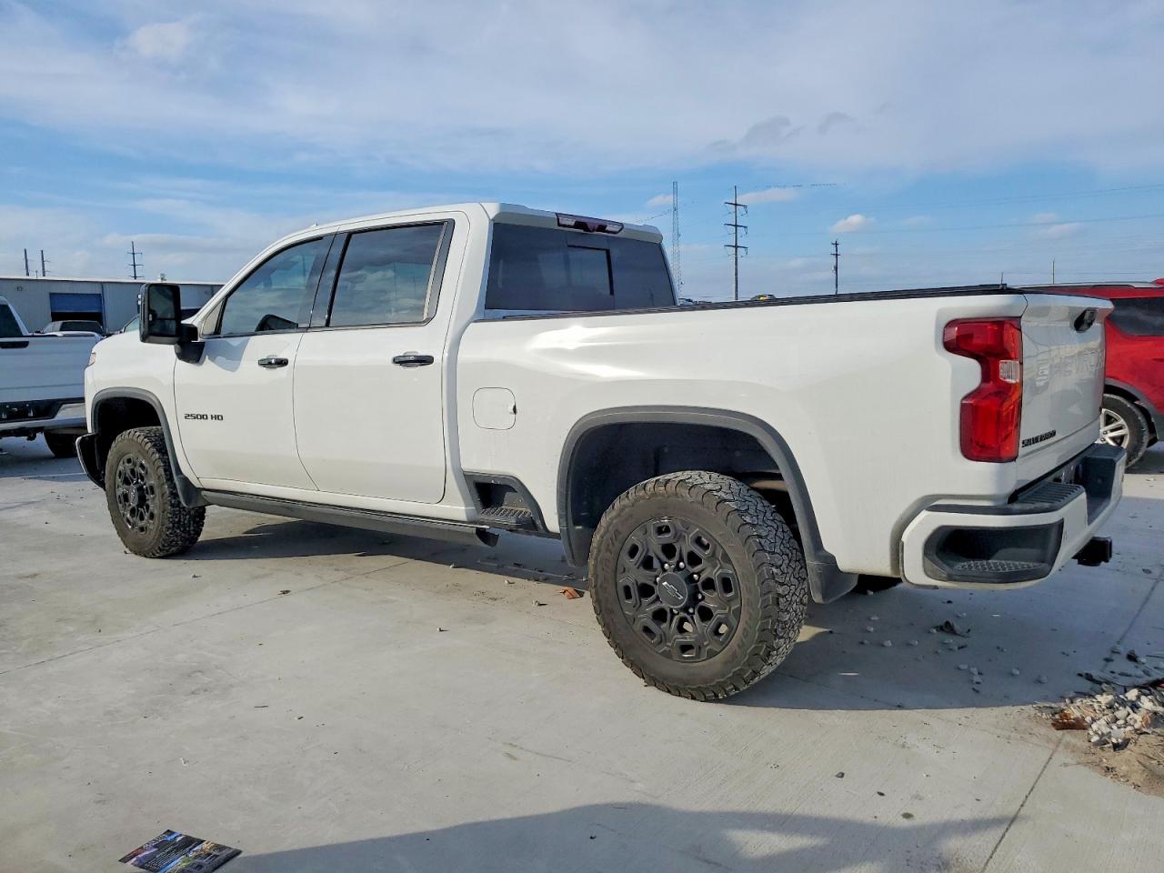 2024 CHEVROLET SILVERADO K2500 HEAVY DUTY LTZ photo 3