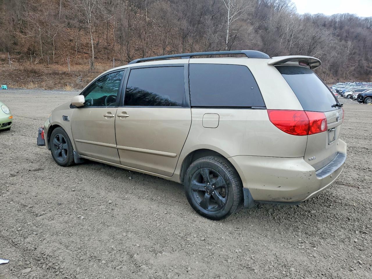 2007 TOYOTA SIENNA photo 2