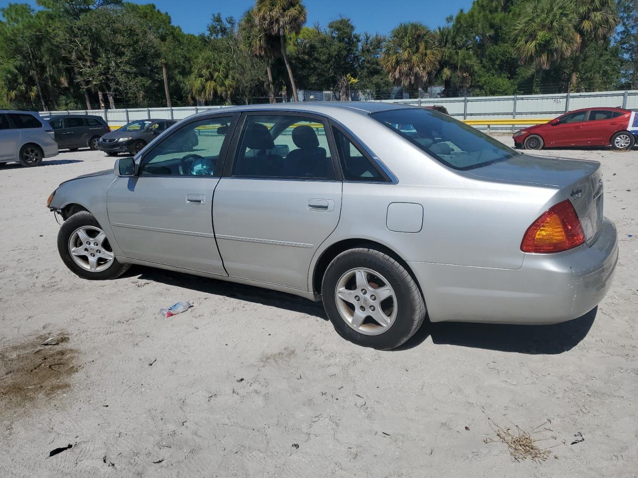 2001 TOYOTA AVALON XL photo 4