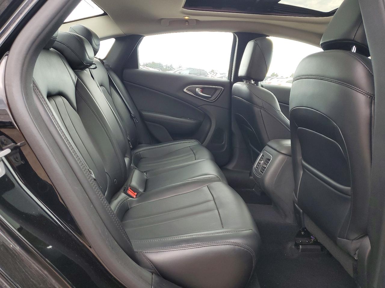 2015 CHRYSLER 200 C photo 10