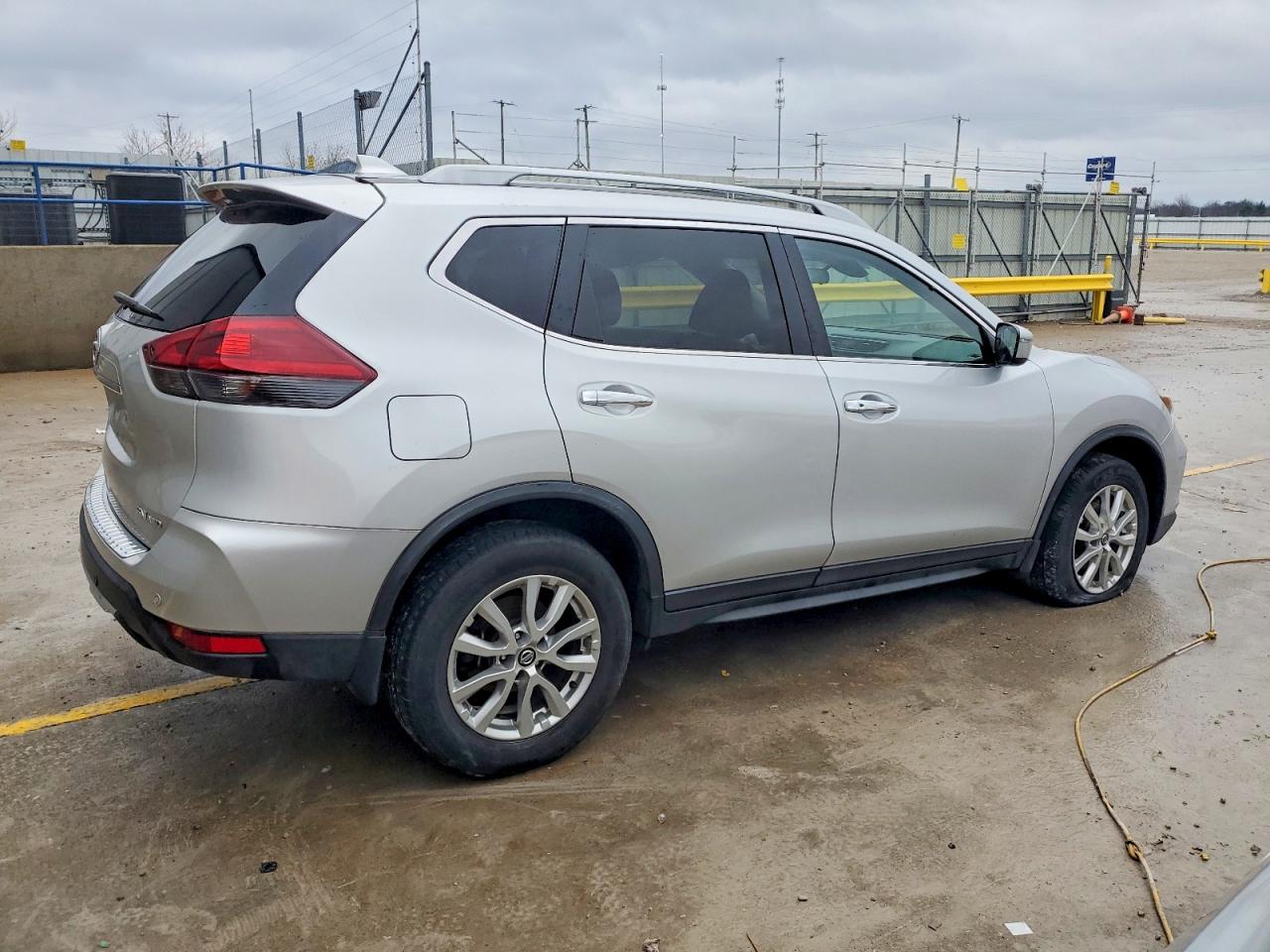 2019 NISSAN ROGUE SV photo 3