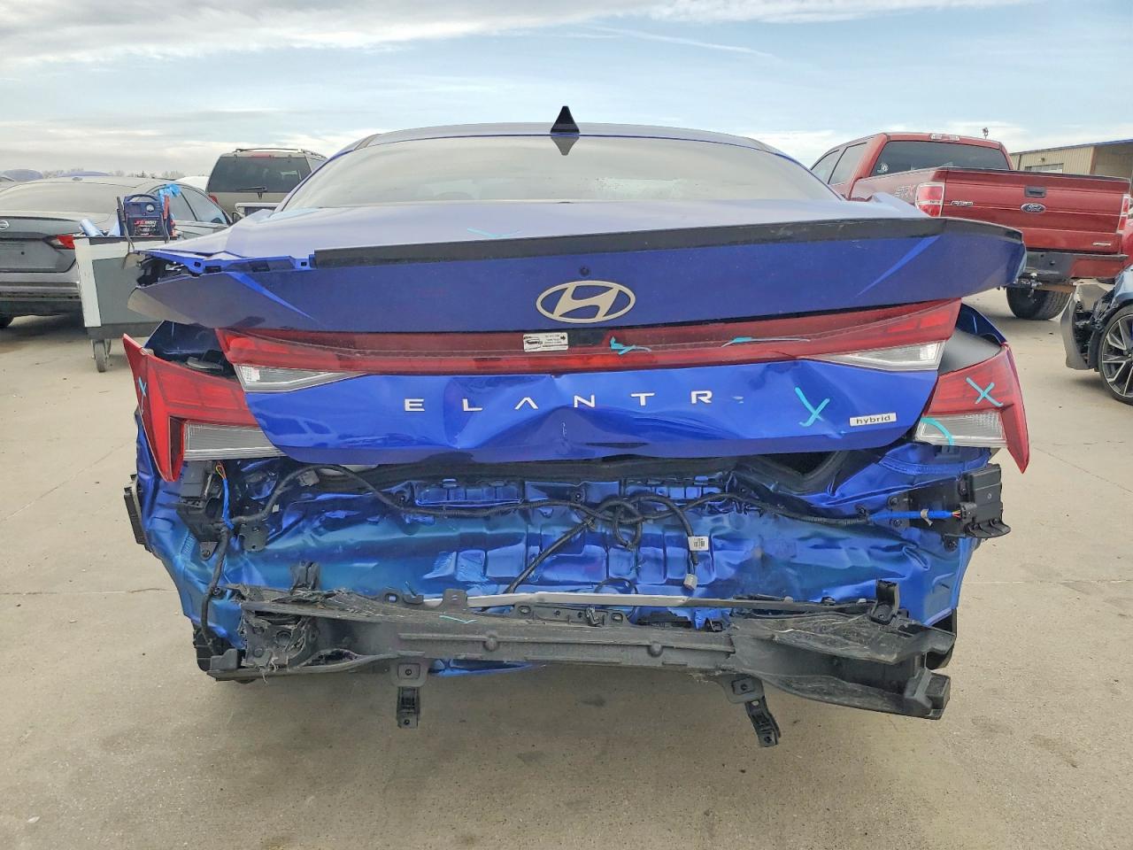 2025 HYUNDAI ELANTRA BLUE photo 6