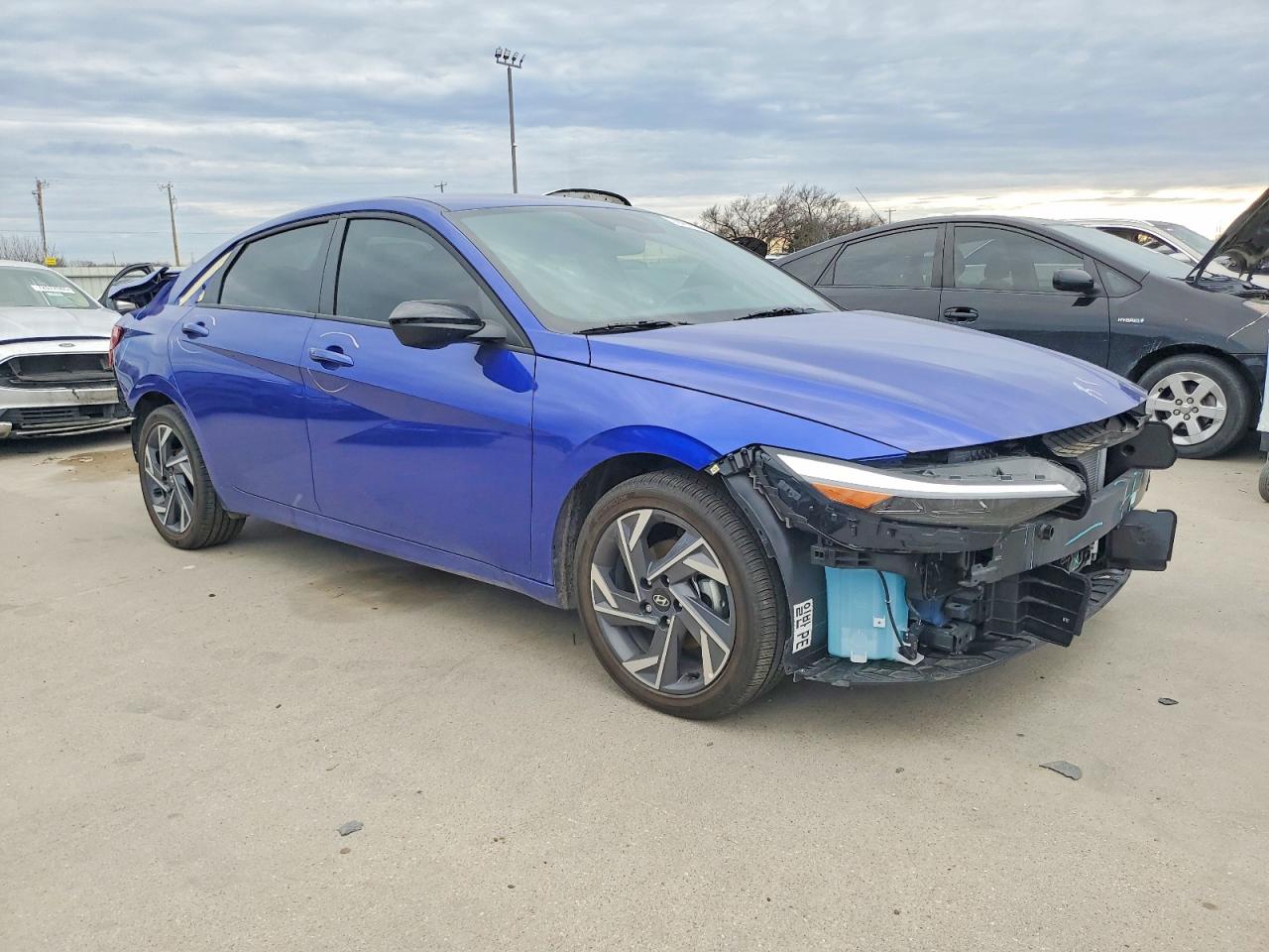 2025 HYUNDAI ELANTRA BLUE photo 4