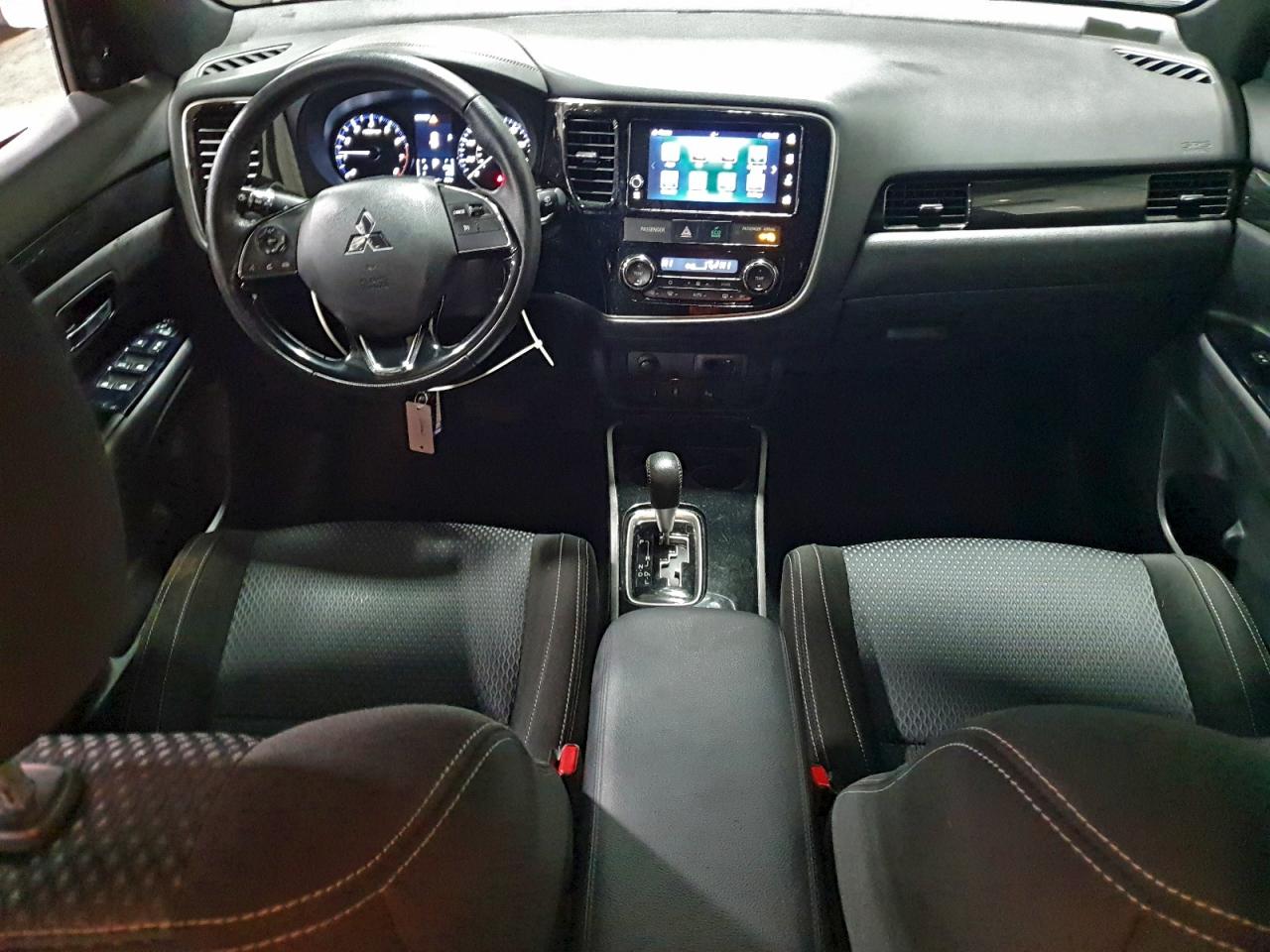 2018 MITSUBISHI OUTLANDER SE photo 8