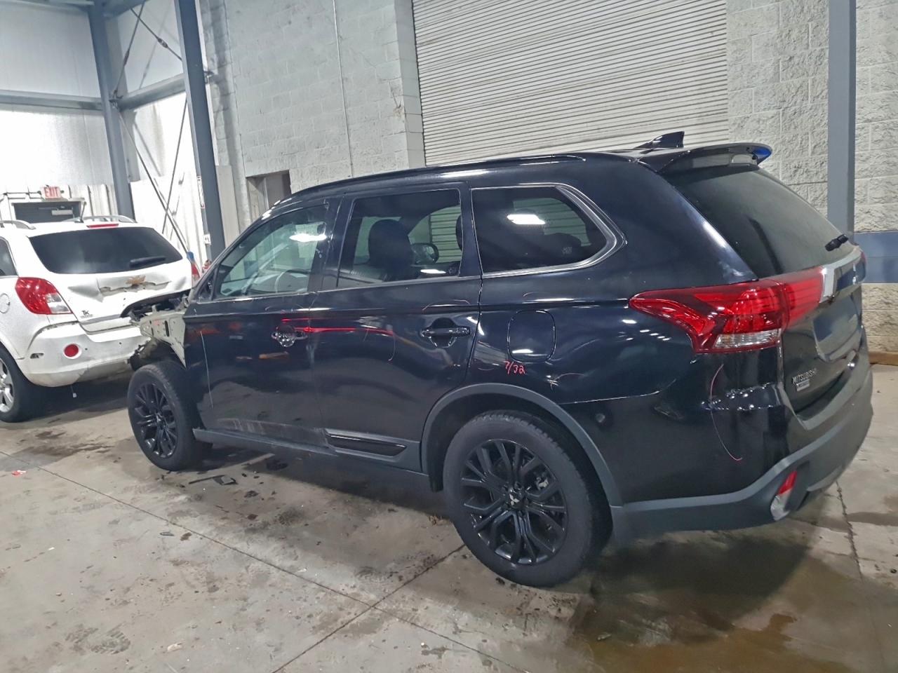 2018 MITSUBISHI OUTLANDER SE photo 2