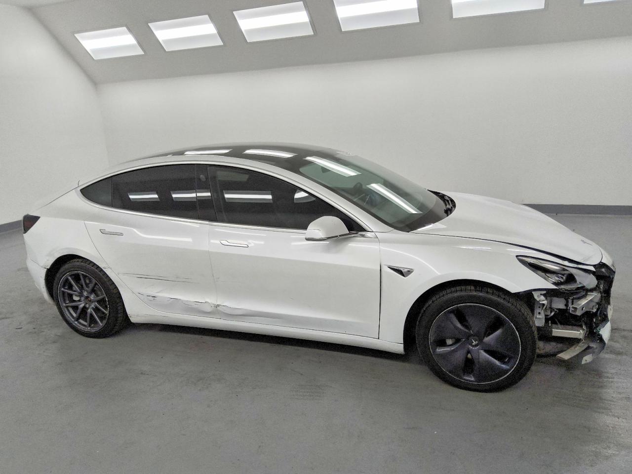 2020 TESLA MODEL 3 photo 4