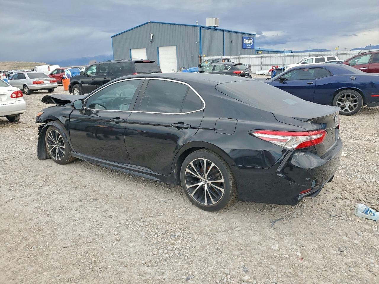 2018 TOYOTA CAMRY L photo 2
