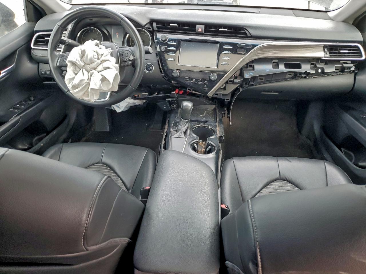 2018 TOYOTA CAMRY L photo 8