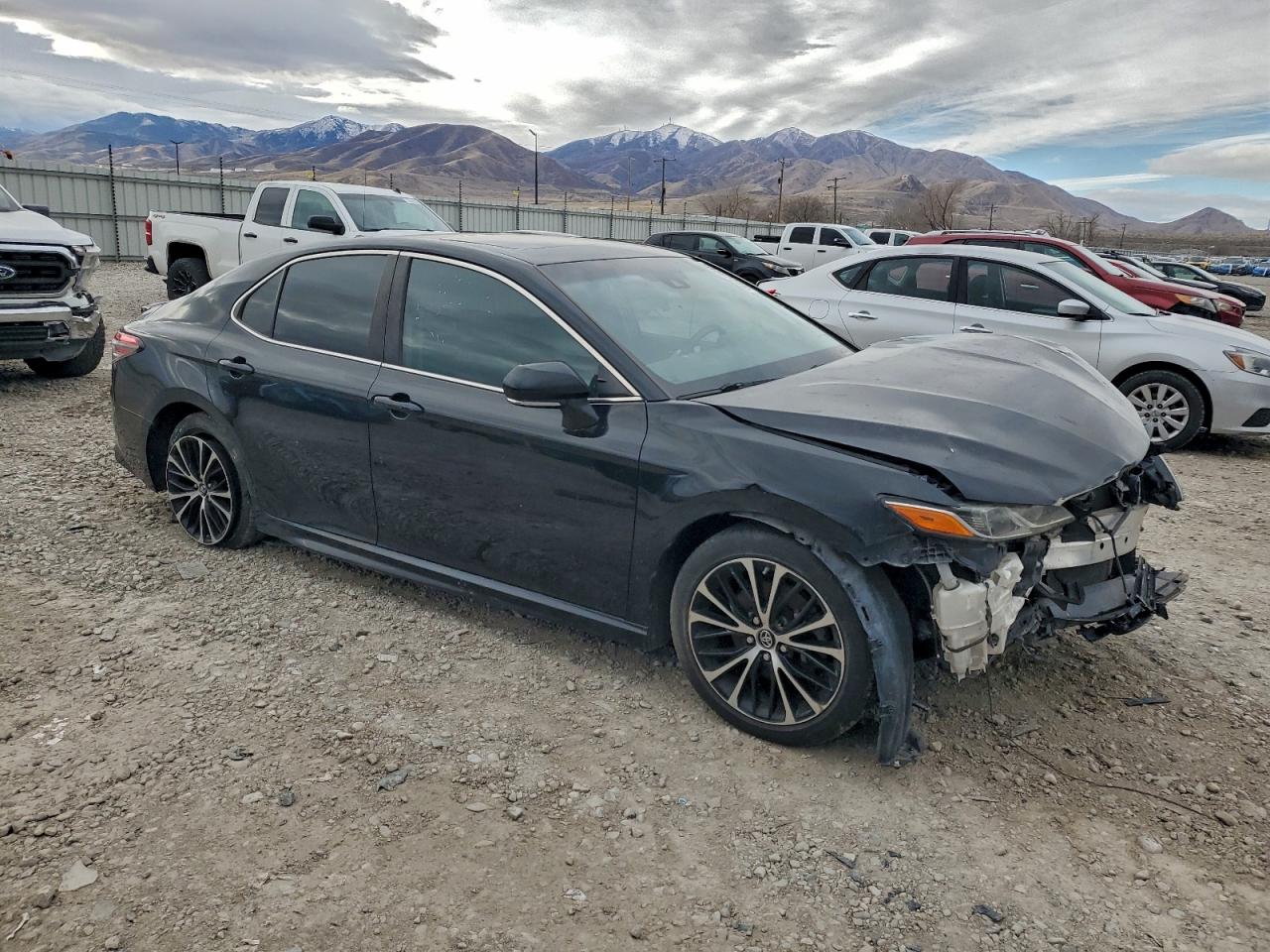 2018 TOYOTA CAMRY L photo 4
