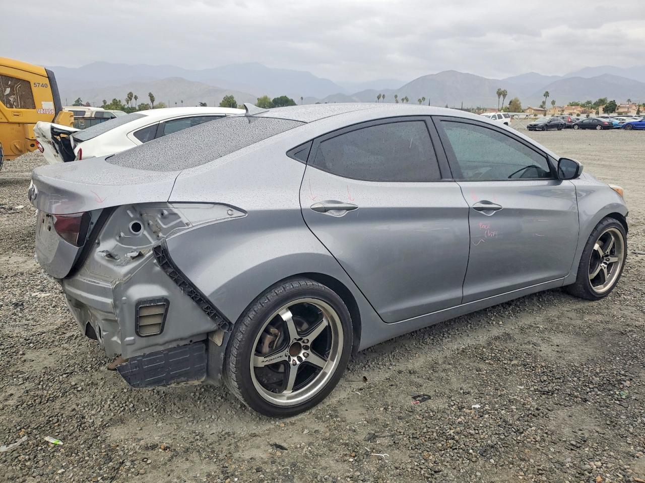 2015 HYUNDAI ELANTRA SE photo 5