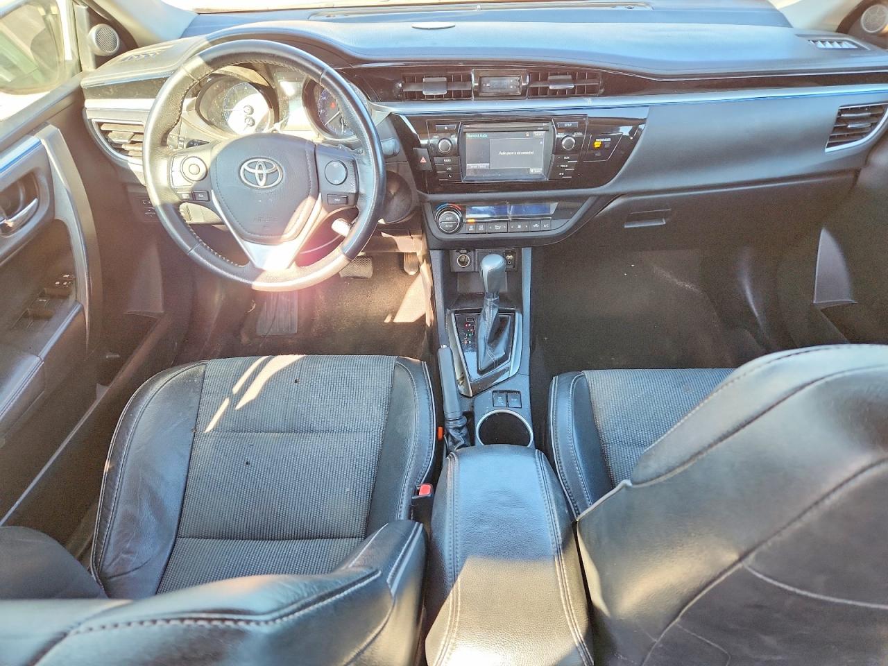 2015 TOYOTA COROLLA L photo 22